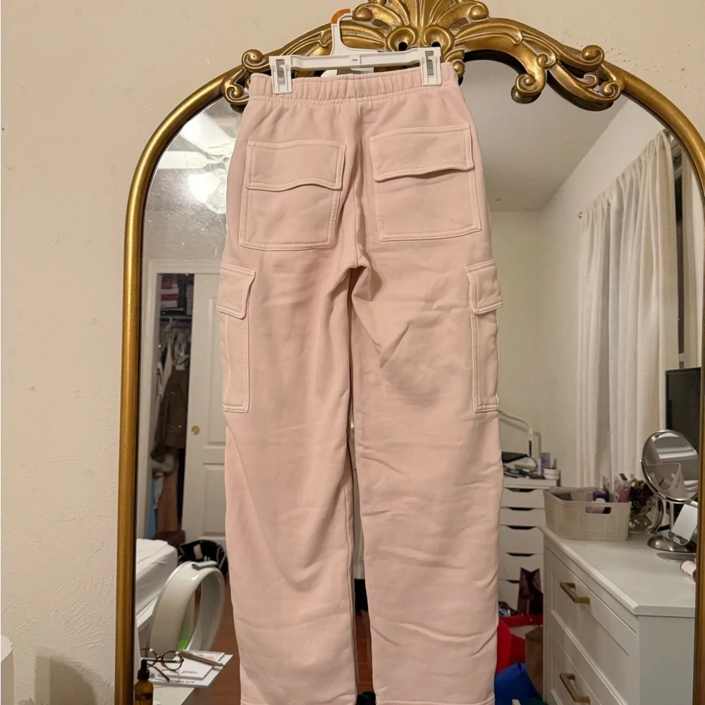 Aritzia TNA Cargo Sweatpants - Picture 3 of 6